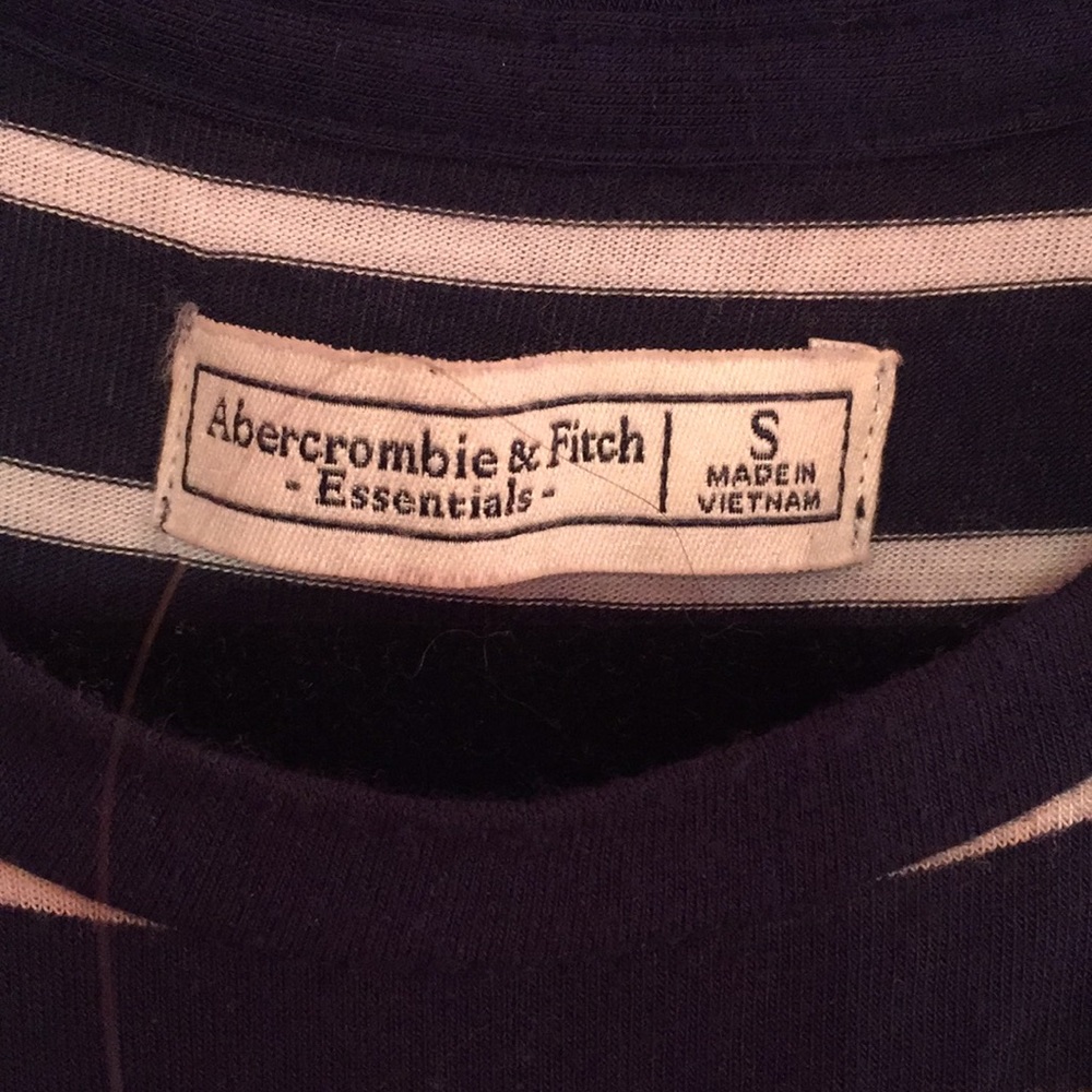 A&f essential tee - Picture 2 of 3